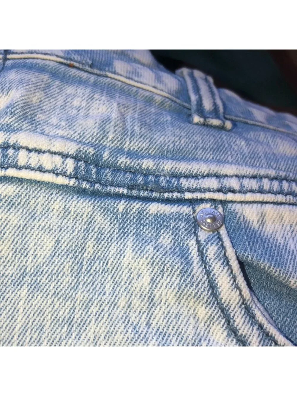 Light stone wash Delias button up jean shorts